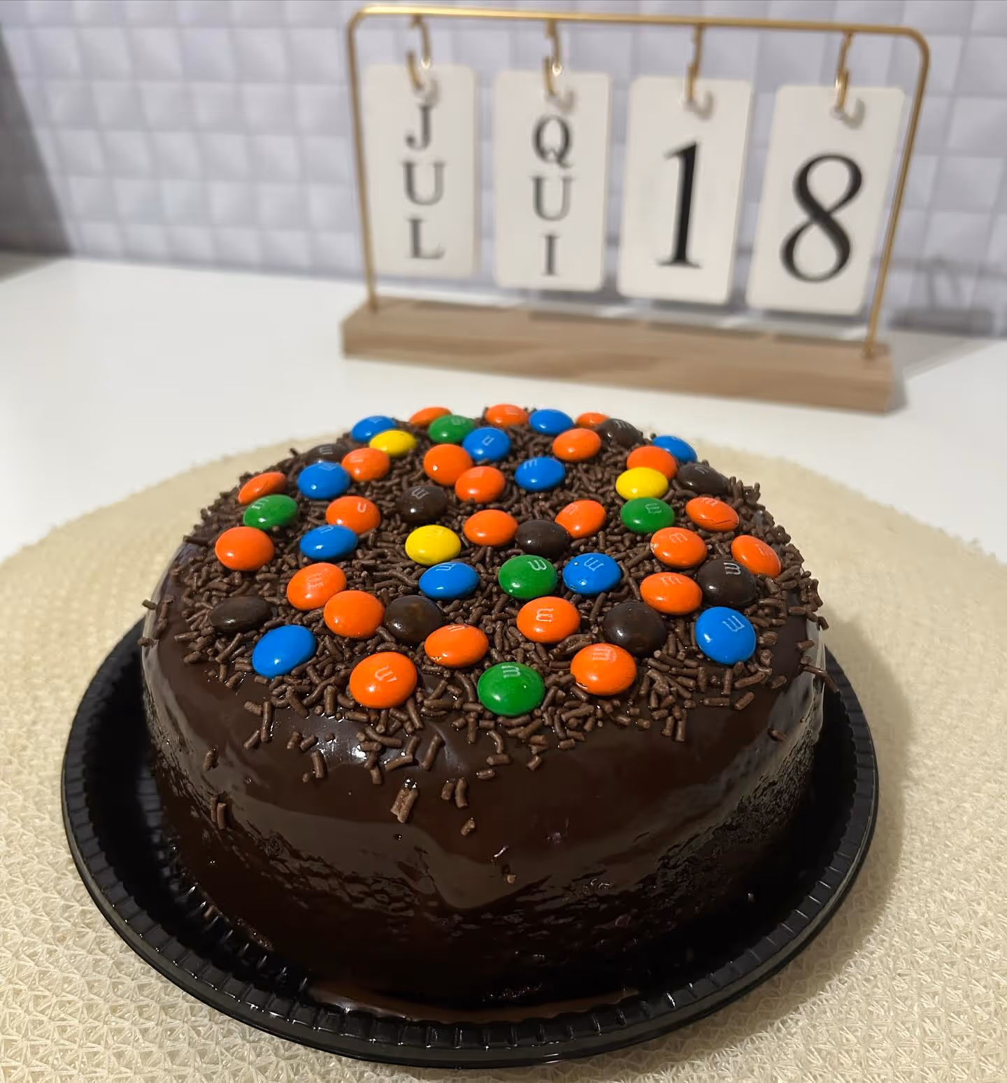 Bolo de Vulcão de Chocolate com M&M's